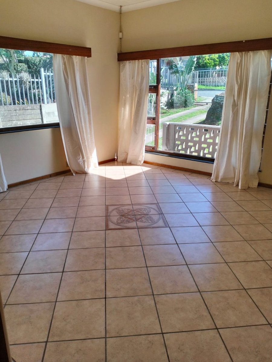 5 Bedroom Property for Sale in Sunnyridge Eastern Cape